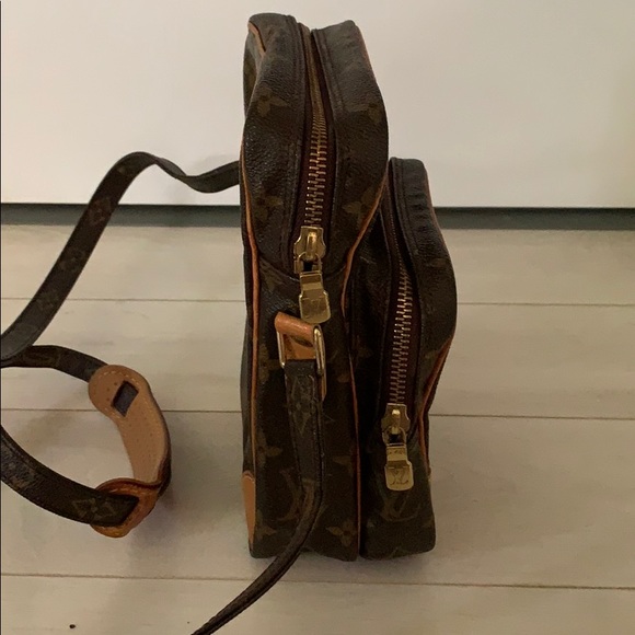 Authentic Louis Vuitton Amazone with strap - Picture 2 of 11